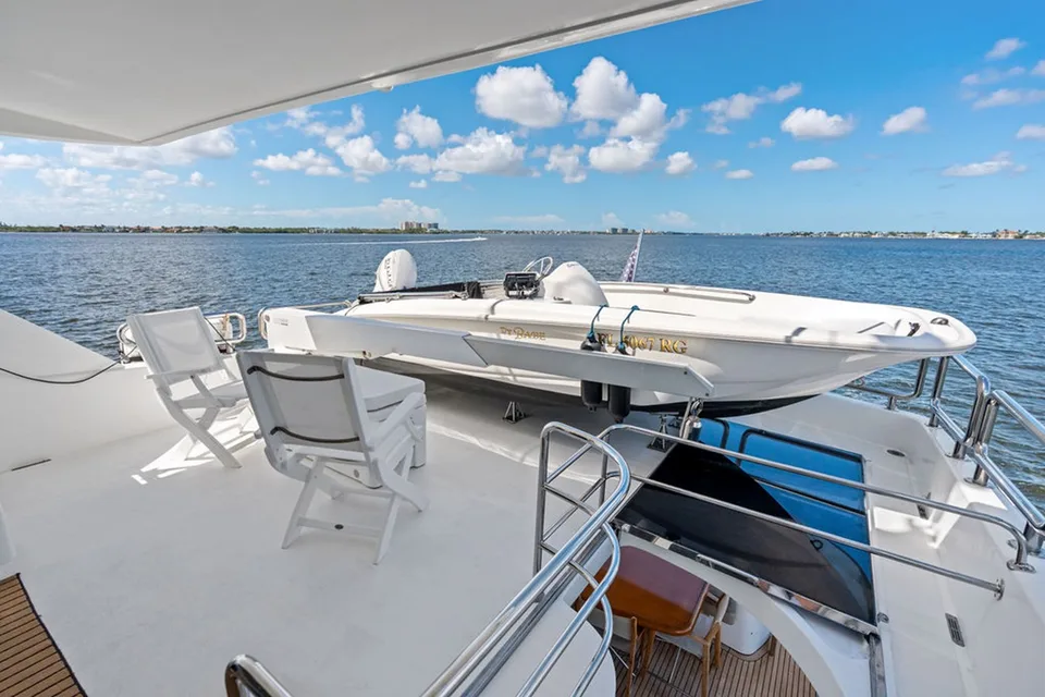 Horizon 82 Skylounge