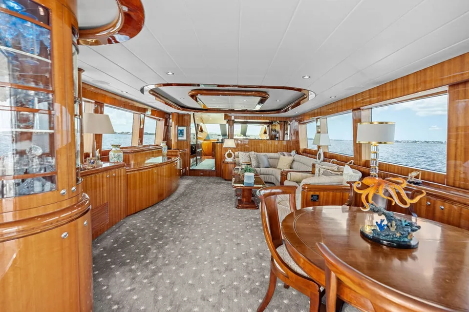 Horizon 82 Skylounge