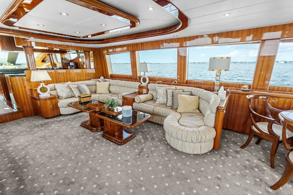 Horizon 82 Skylounge