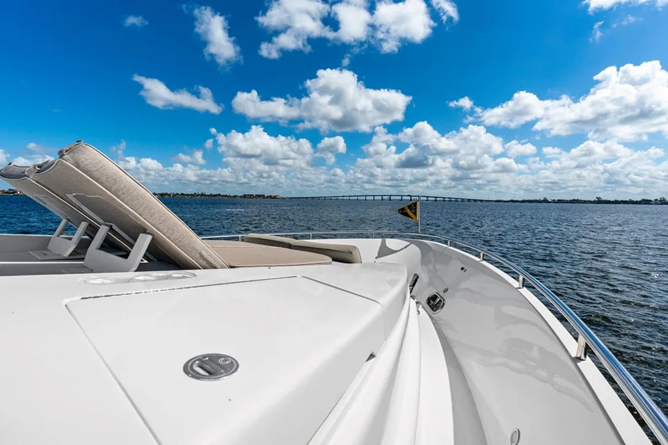 Horizon 82 Skylounge