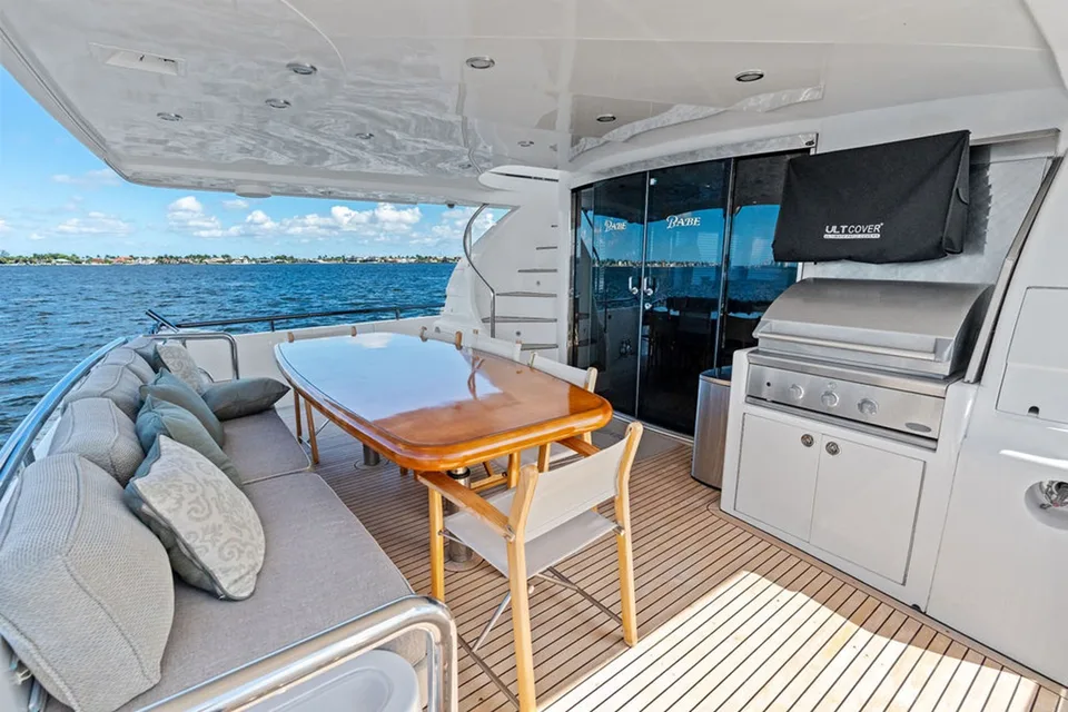 Horizon 82 Skylounge