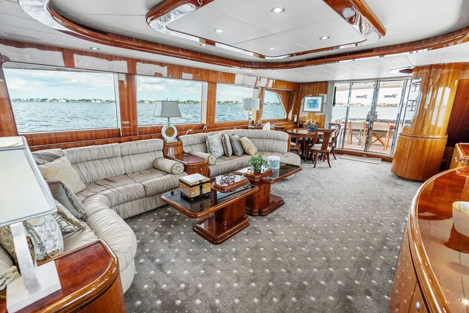 Horizon 82 Skylounge