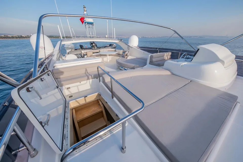 Ferretti Yachts 780