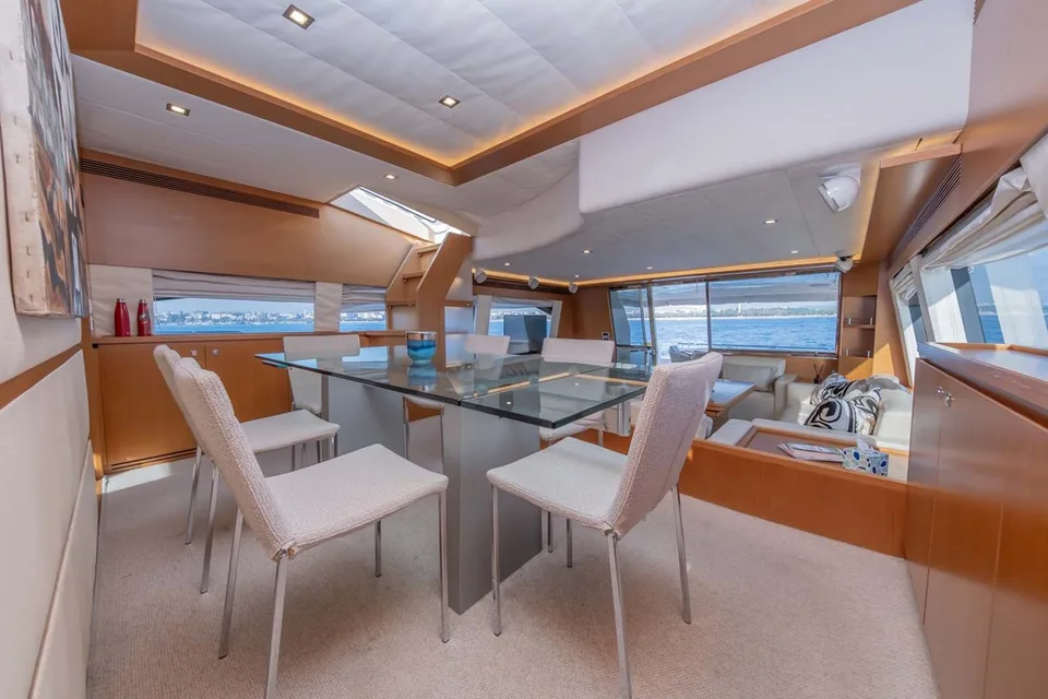 Ferretti Yachts 780