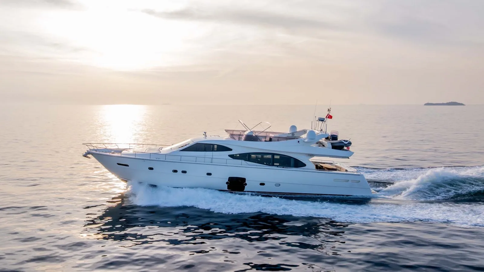 Ferretti Yachts 780