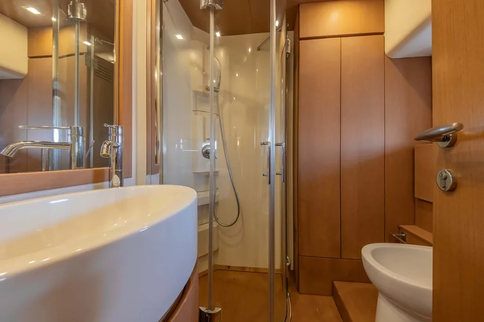 Ferretti Yachts 780