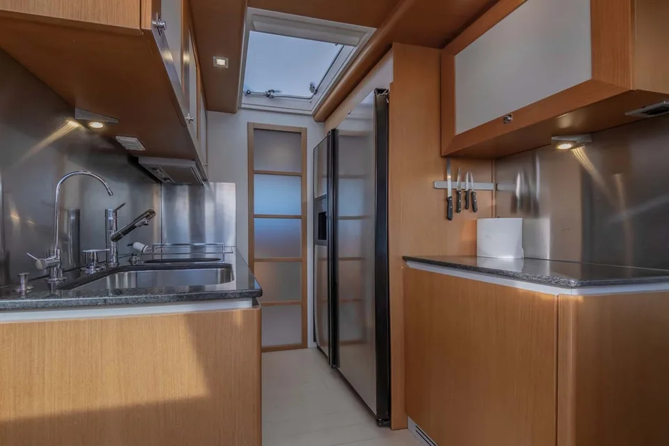 Ferretti Yachts 780