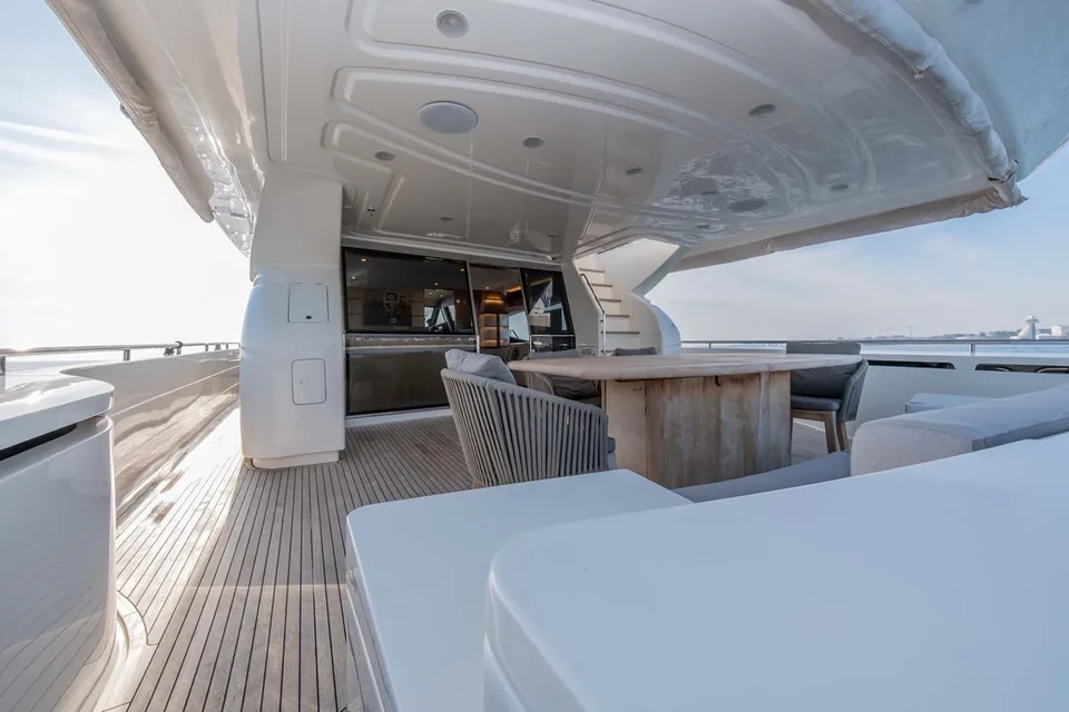Ferretti Yachts 780