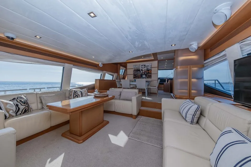 Ferretti Yachts 780