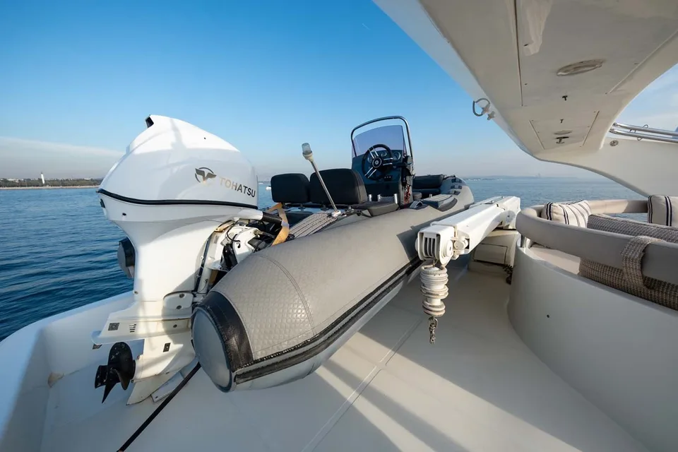 Ferretti Yachts 780