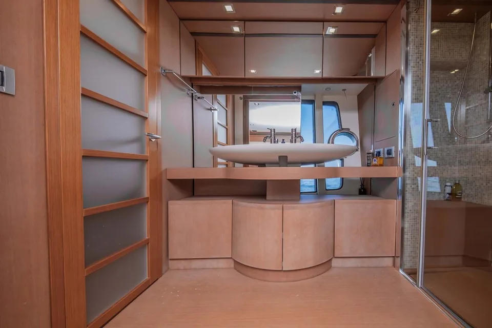 Ferretti Yachts 780