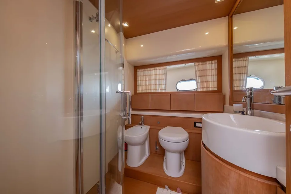 Ferretti Yachts 780