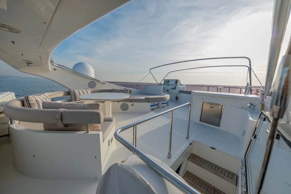 Ferretti Yachts 780