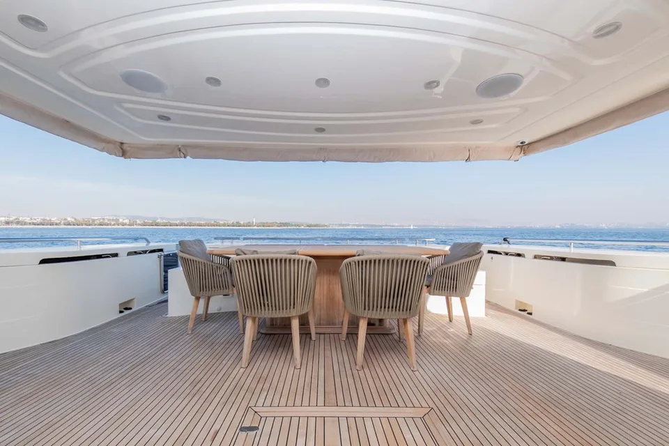Ferretti Yachts 780