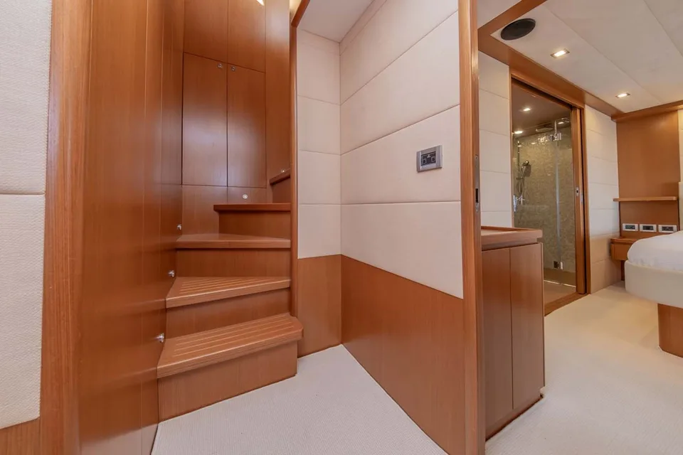 Ferretti Yachts 780