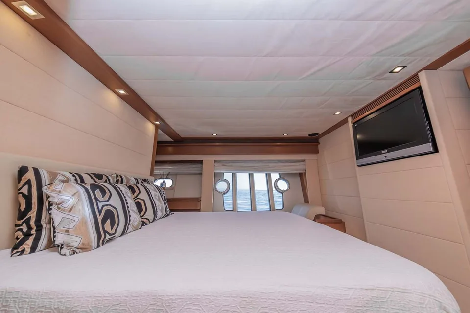 Ferretti Yachts 780