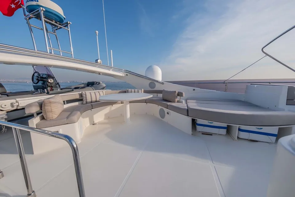 Ferretti Yachts 780