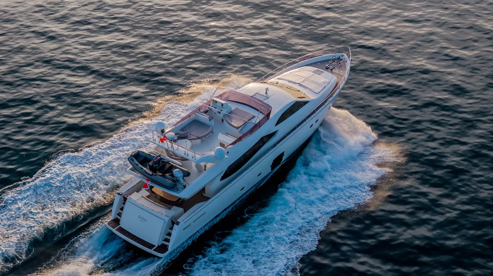 Ferretti Yachts 780