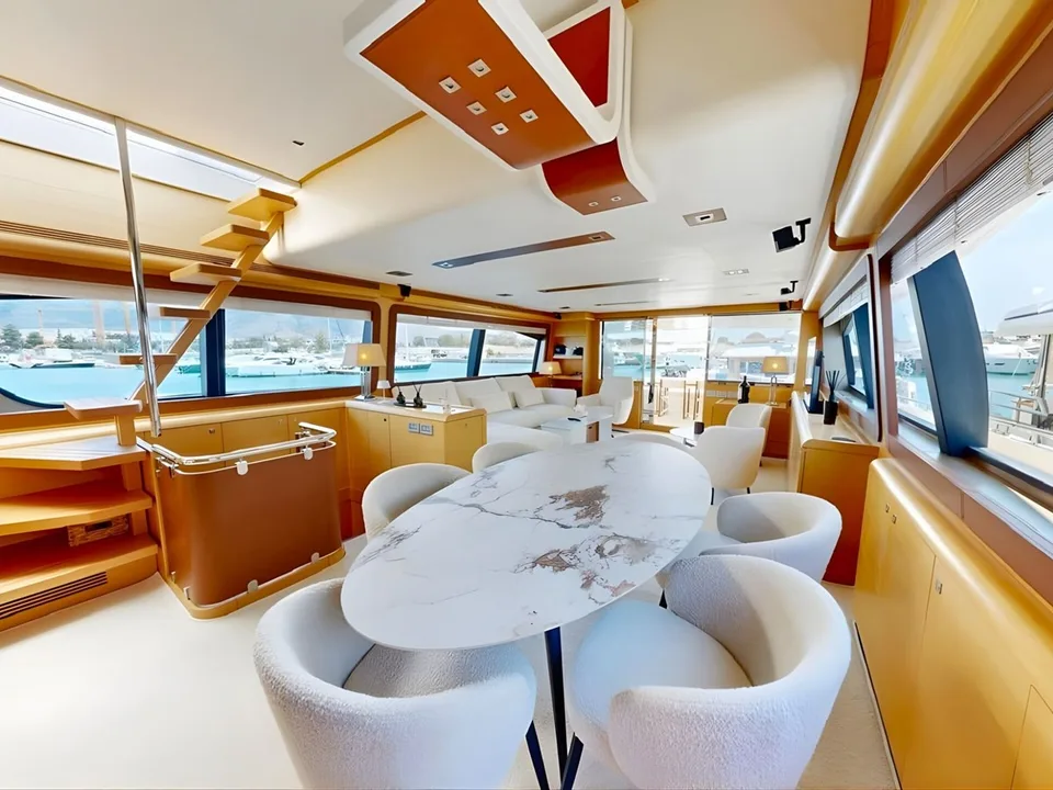 Ferretti Yachts 800
