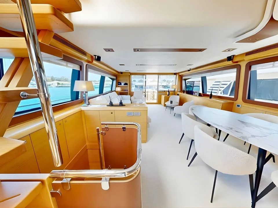 Ferretti Yachts 800