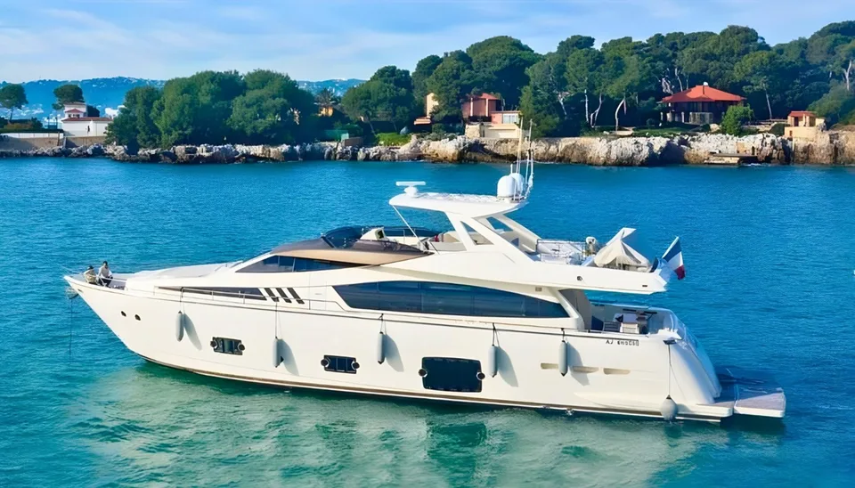Ferretti Yachts 800