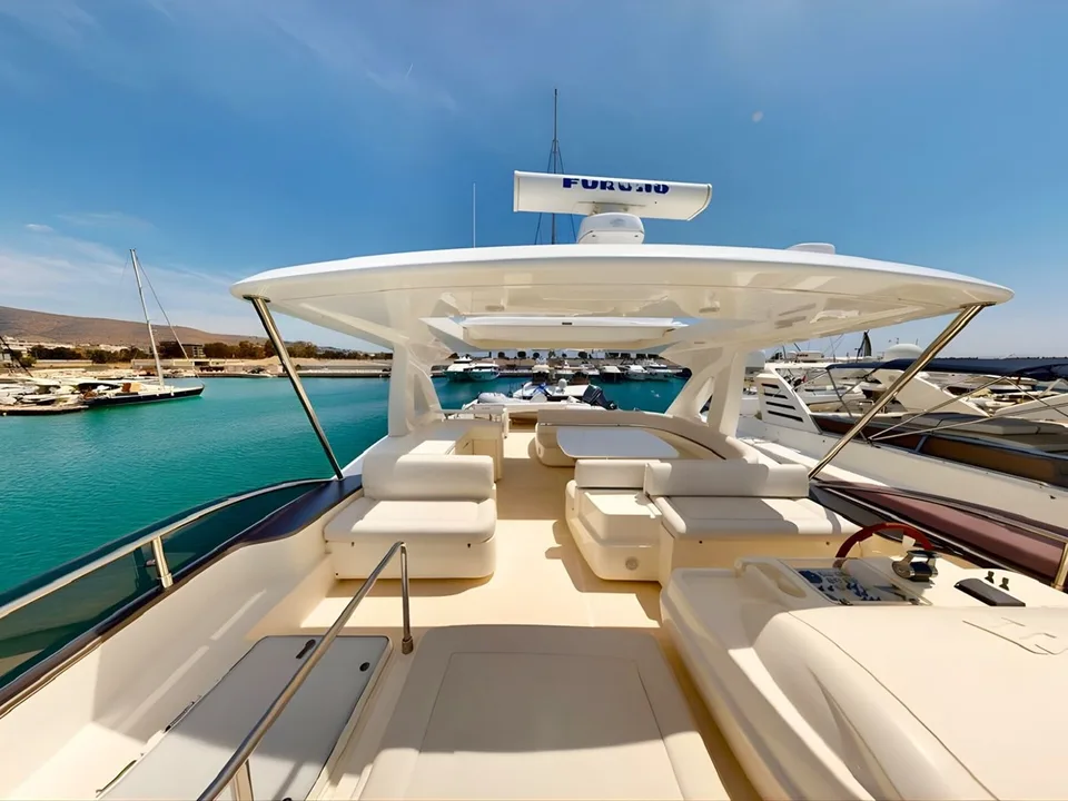 Ferretti Yachts 800