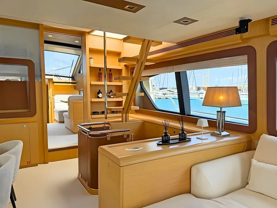 Ferretti Yachts 800
