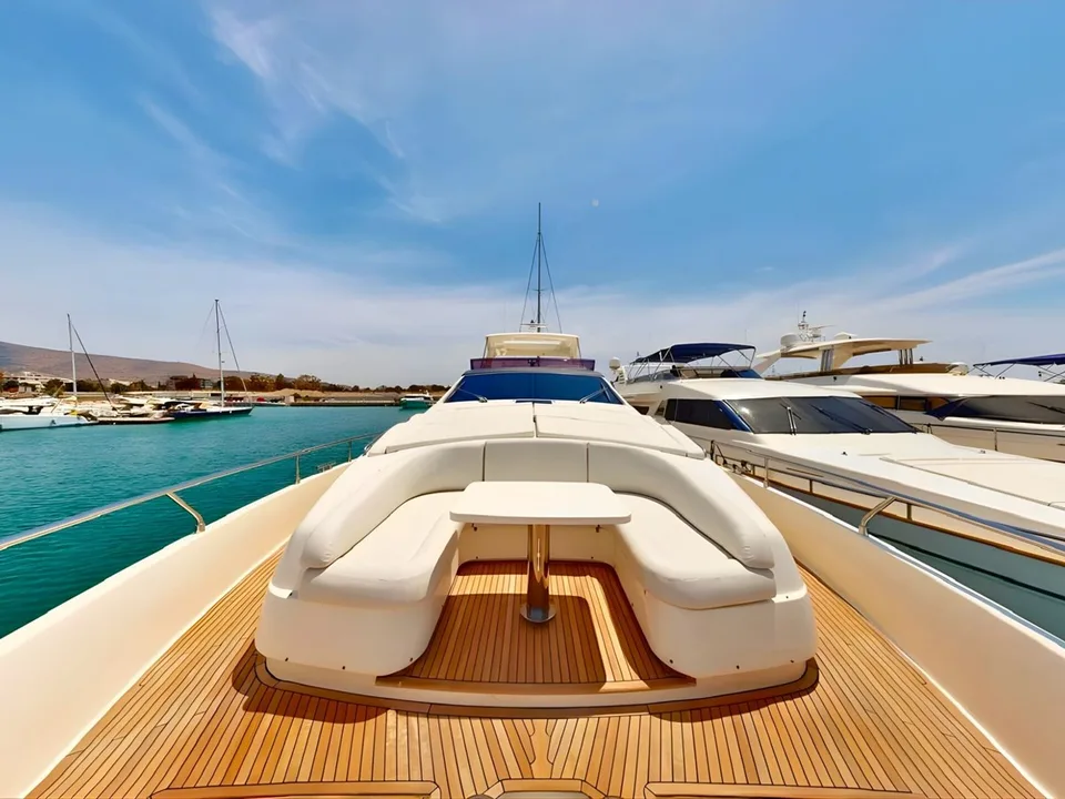 Ferretti Yachts 800