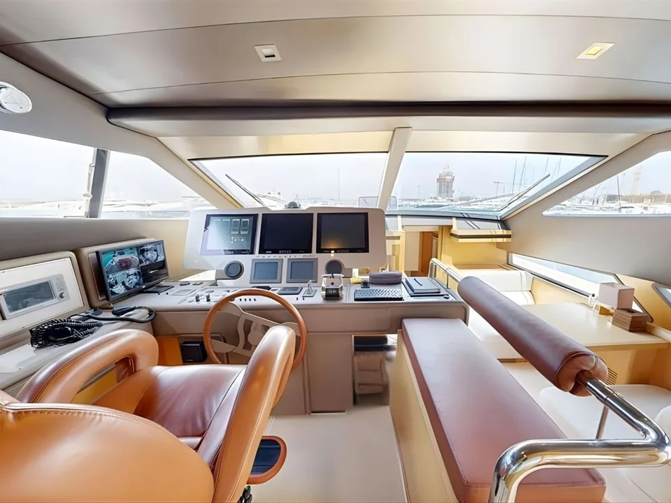 Ferretti Yachts 800