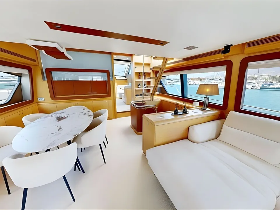 Ferretti Yachts 800