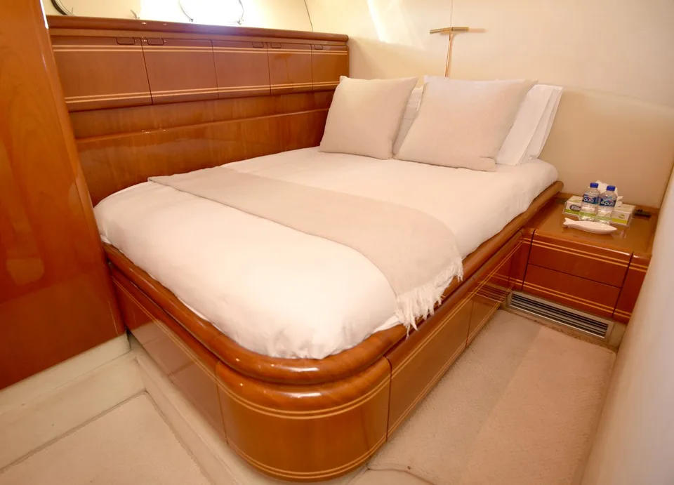 Ferretti Yachts 80