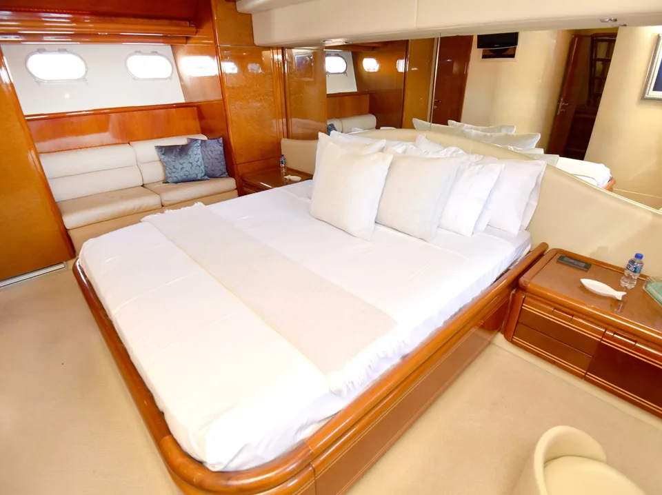 Ferretti Yachts 80