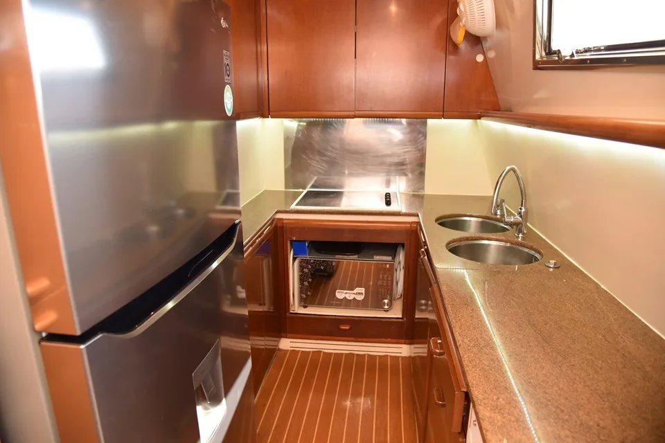 Ferretti Yachts 80