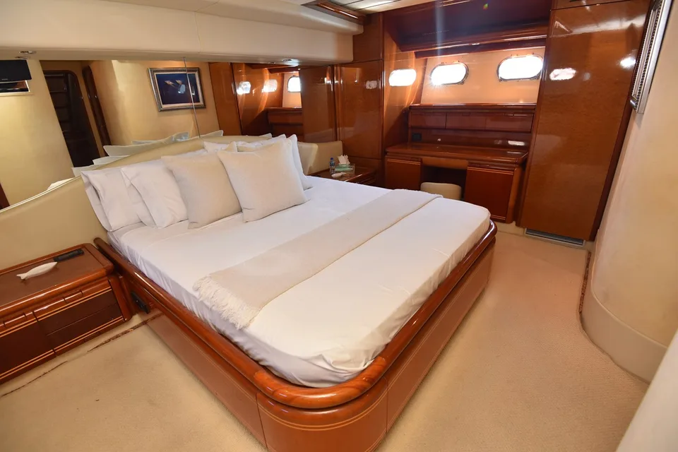 Ferretti Yachts 80