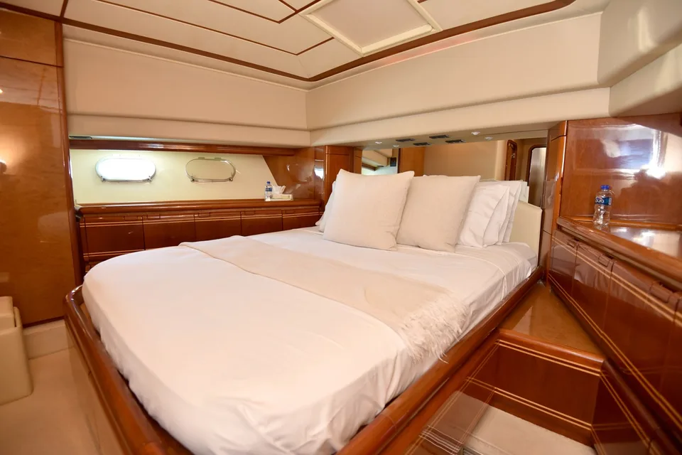 Ferretti Yachts 80