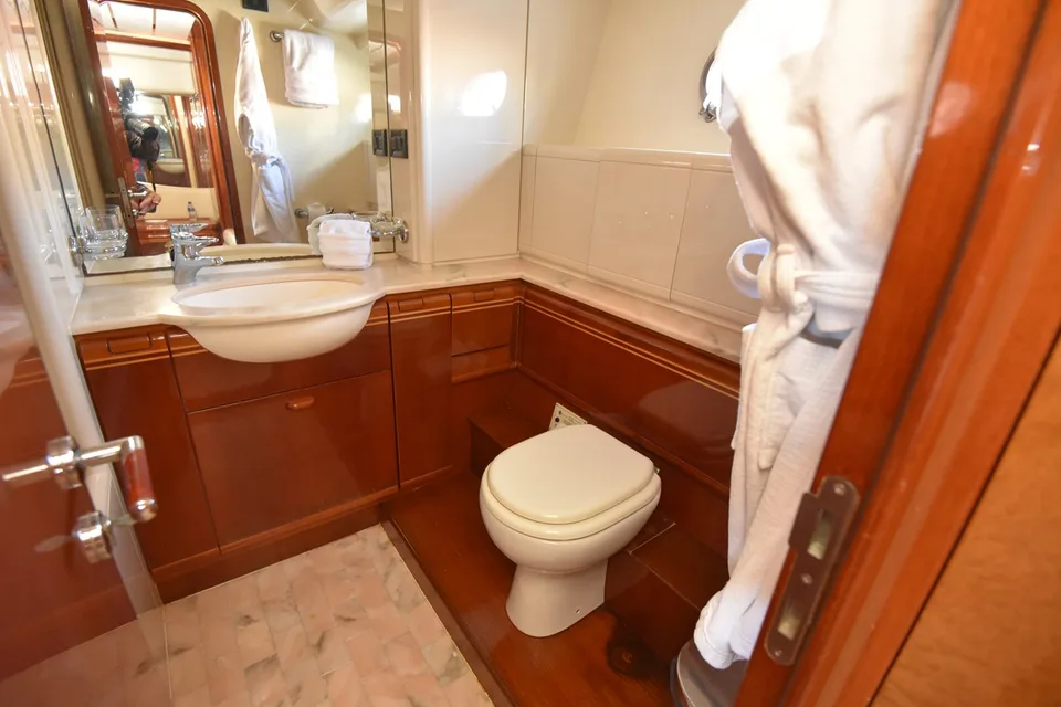 Ferretti Yachts 80