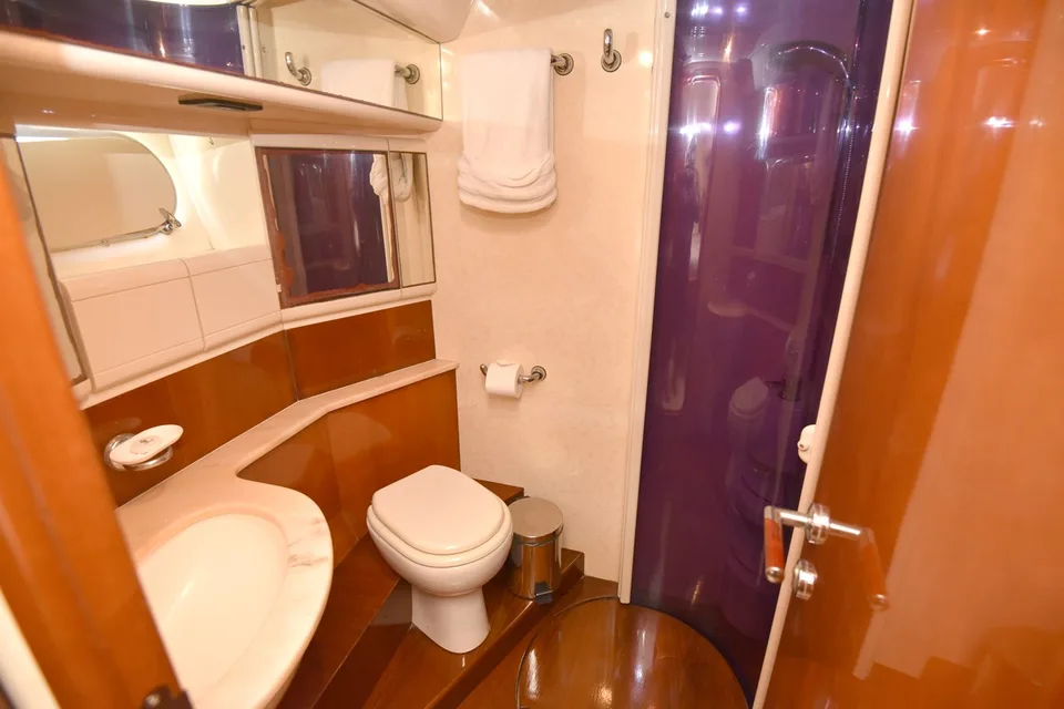 Ferretti Yachts 80