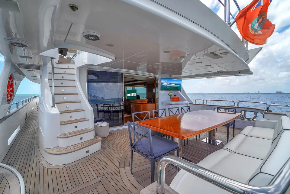 Azimut Grande 105