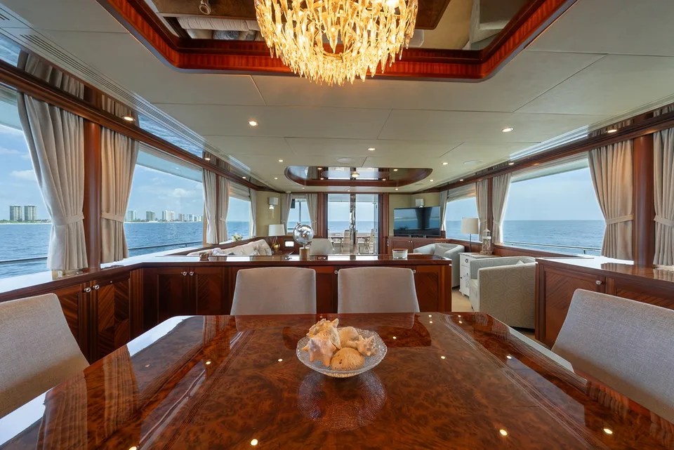 Ocean Alexander 90 Skylounge