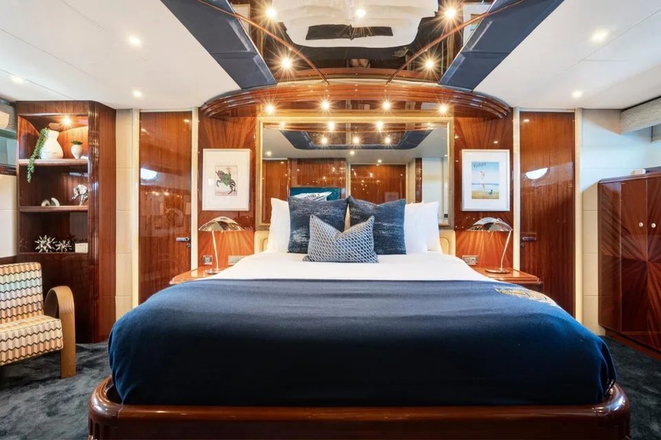 Lazzara 94ft