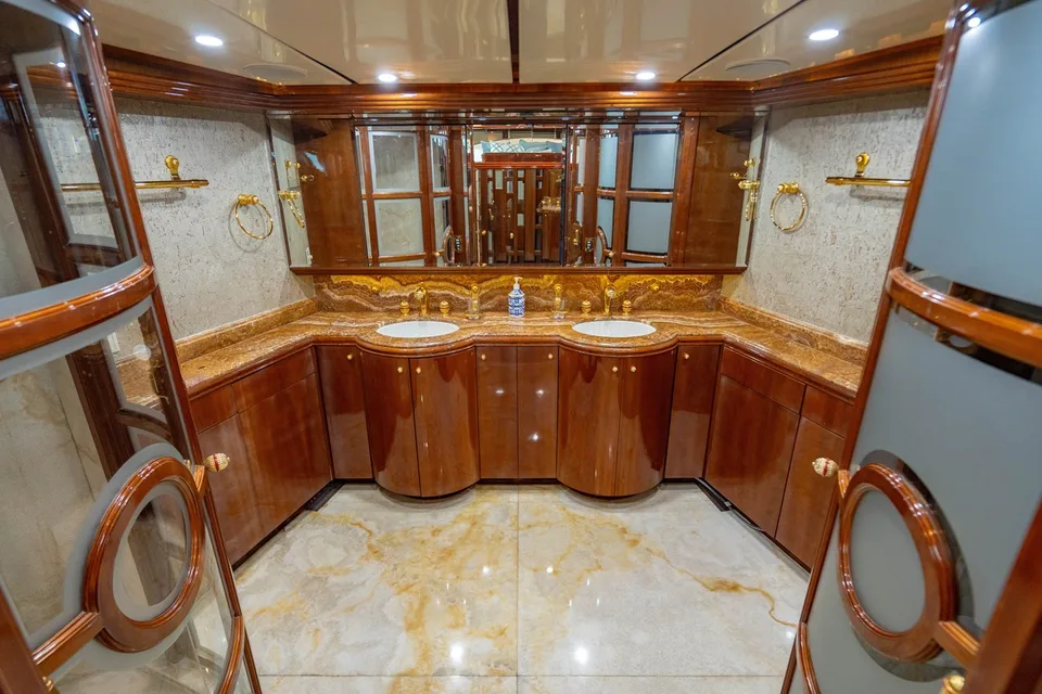 Destiny Flybridge Motoryacht
