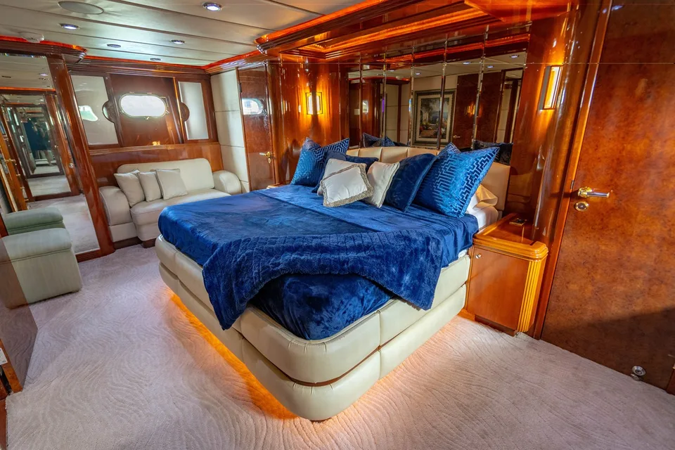 Destiny Flybridge Motoryacht