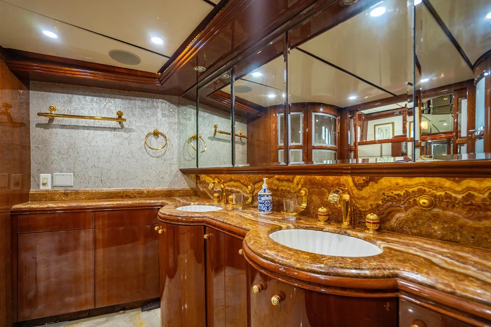 Destiny Flybridge Motoryacht