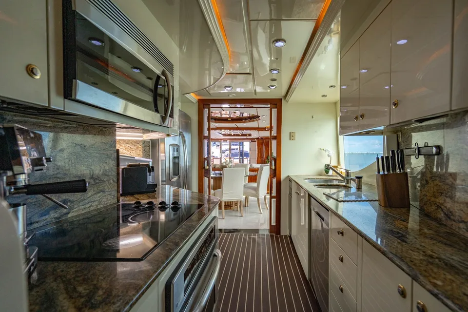 Destiny Flybridge Motoryacht