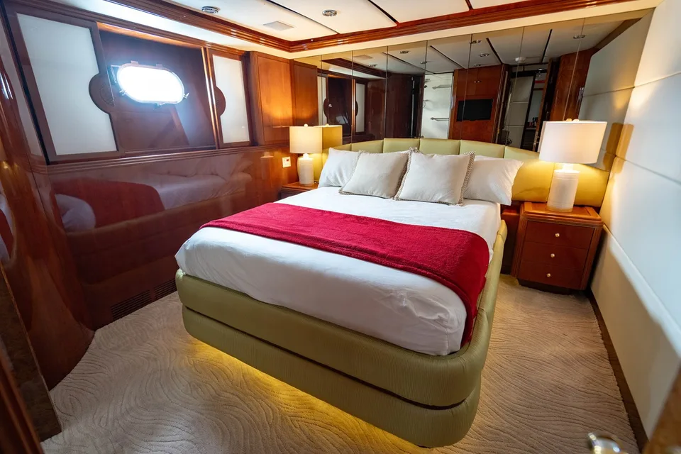 Destiny Flybridge Motoryacht