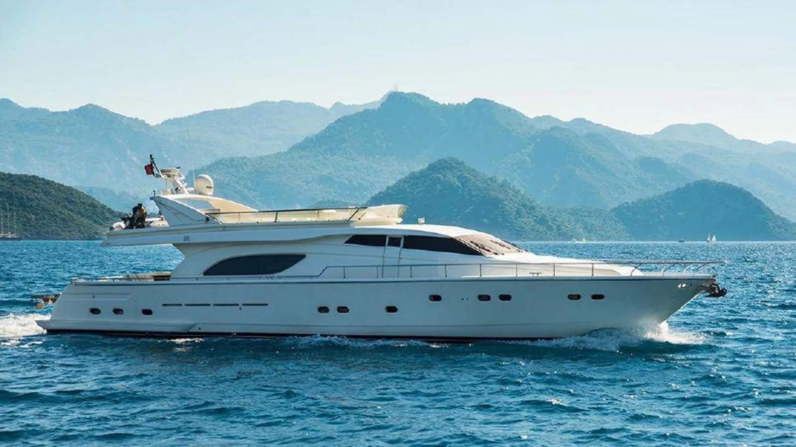 Ferretti Yachts 80
