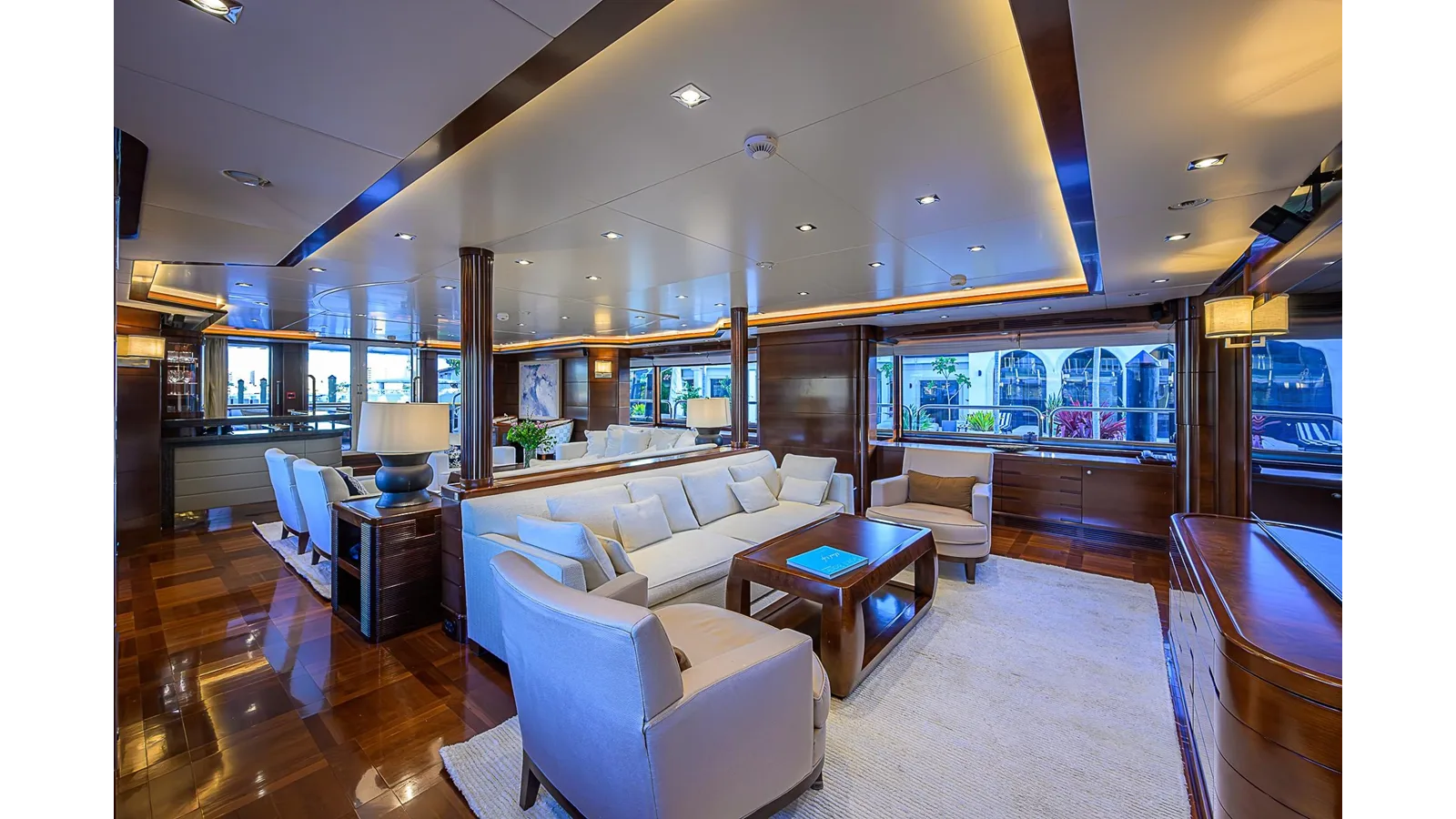 Benetti Vision 145