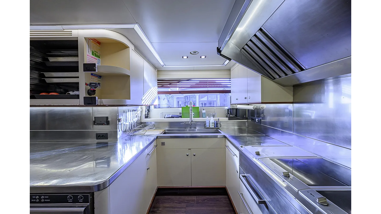Benetti Vision 145