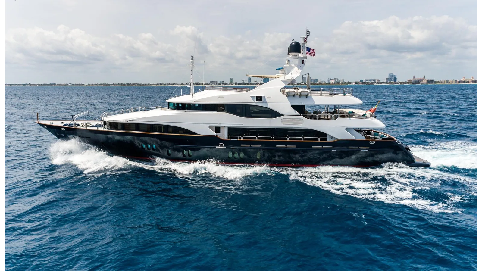 Benetti Vision 145