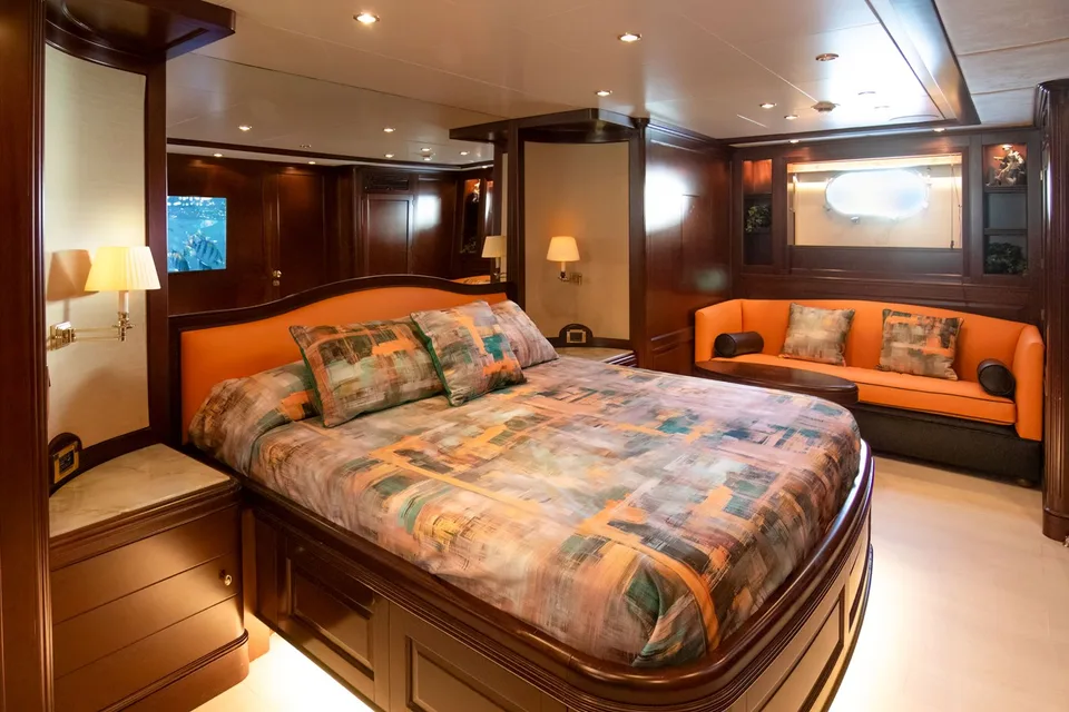 Benetti Tradition 100